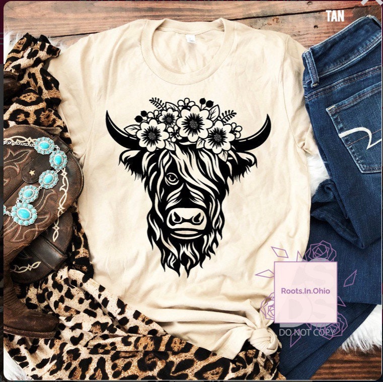 Highland Cow T Shirt, Bauernhof Land T Süßes Mädchen Shirt, Kuh Rodeo Mit Blumen Shirt von RootsInOhio