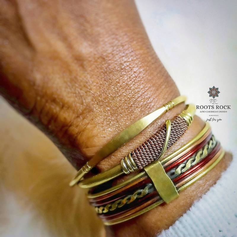 Handgefertigtes Messing Kupfer Armreif Verstellbarer Schmuck Für Jeden Tag von Rootsrockdesign