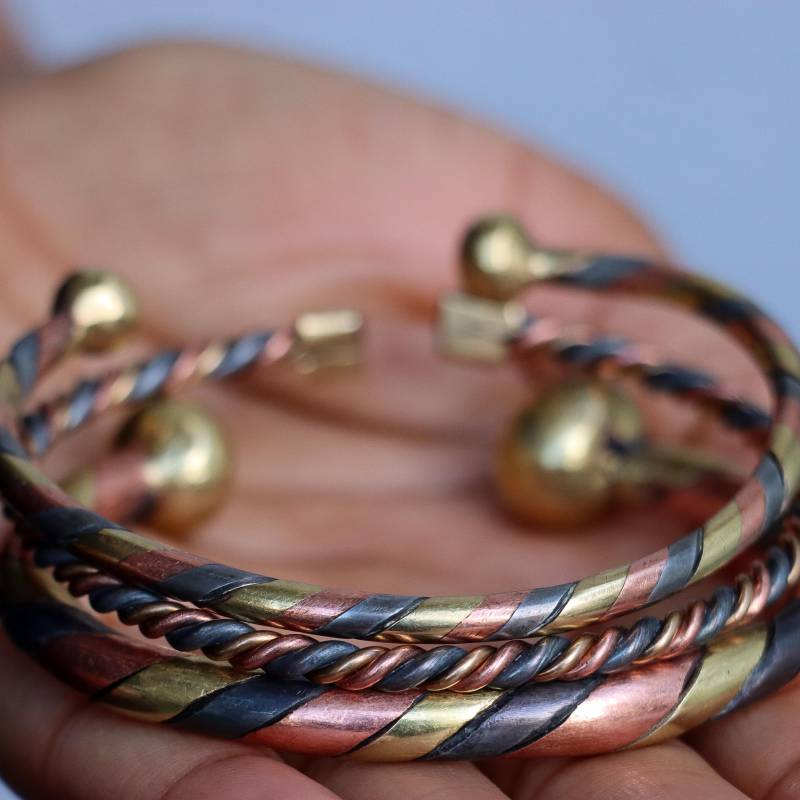 Handgefertigter Armreif Aus Messing Verstellbarer Unisex-Armreif von Rootsrockdesign