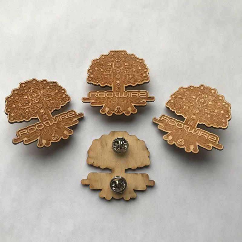 Rootwire Laser-Geätzte Holzpin | Limited Supply Rootwire Laser-Geätzte Holzpin | Limited Supply von RootwireFestival