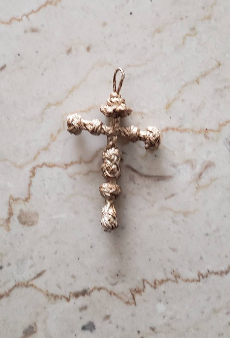 Ausgefallenes Goldenes Seilkreuz - Religiöses Geschenk Im Maritimen Stil Hand Gebunden Makramee, Ausgefallene Seilarbeit Satte Farbe Artikelnummer Ausgefallenes Goldenes Seilkreuz - Religiöses Geschenk Im Maritimen Stil Hand Gebunden Makramee, Ausgefallene Seilarbeit Satte Farbe Artikelnummer von RopeworkbyDennis