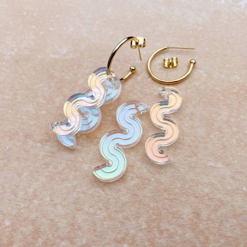 Vorbestellung Wiggle Layer Hoop Ohrringe in Holo Mix | Reversible Austauschbare Creolen Laser Cut Irisierendes Acryl Vorbestellung Wiggle Layer Hoop Ohrringe in Holo Mix | Reversible Austauschbare Creolen Laser Cut Irisierendes Acryl von RosaPietsch