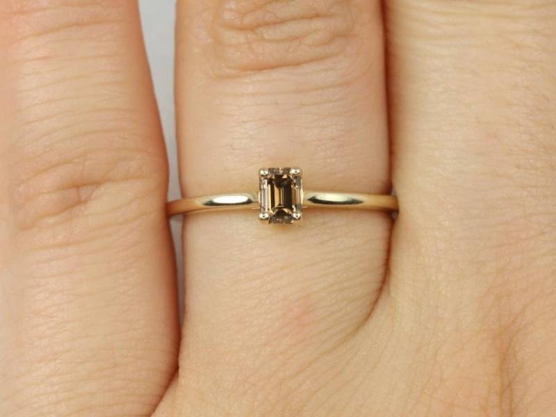 0.41Ct Versandfertig Safa 14Kt Gold Cognac Diamant Solitär Ring, Smaragdschliff Ring, Einzigartiger Diamantring, Zierlicher Jubiläumsgeschenk von RosadosBox