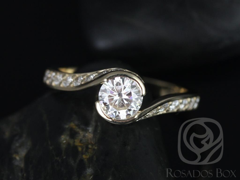 0.60Ct Odala 5, 5 Mm 14Kt Gold Moissanit Diamanten Art Deco Überbrückung Gedrehter Runder Solitär-Verlobungsring von RosadosBox