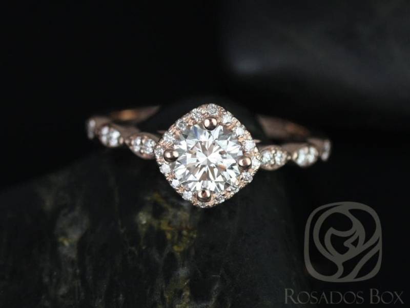 0.75Cts Katya 6 Mm 14Kt Rose Gold Moissanite Diamant Ohne Milgrain Art Deco Einzigartige Halo Verlobungsring, Drachen Set Ring von RosadosBox