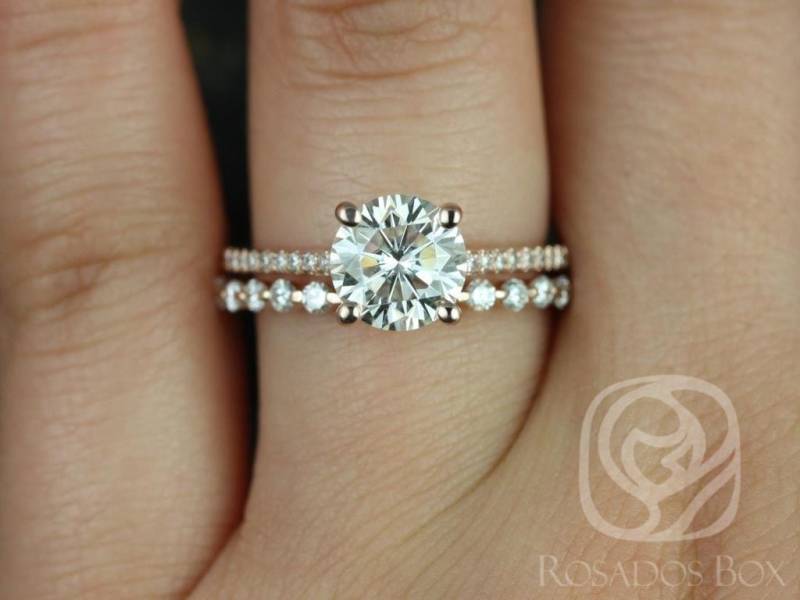 1, 25 Ct Eloise 7 Mm & Pte Naomi 14Kt Moissanite Diamant Runde Solitaire Akzent Braut Set, Ring Runder Verlobungsring von RosadosBox