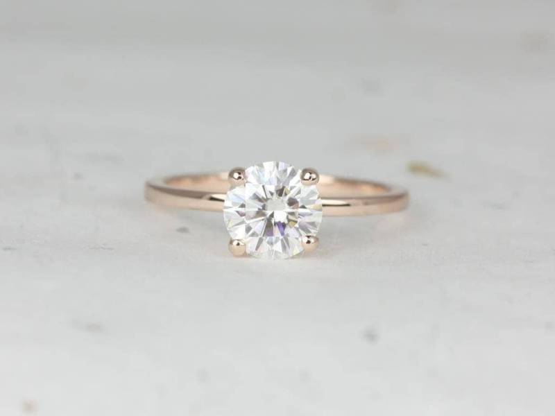 1.25Ct Ella 7 Mm 14Kt Roségold Moissanite Minimalist Zierlicher 4 Prong Runder Solitär Verlobungsring 1.25Ct Ella 7 Mm 14Kt Roségold Moissanite Minimalist Zierlicher 4 Prong Runder Solitär Verlobungsring von RosadosBox