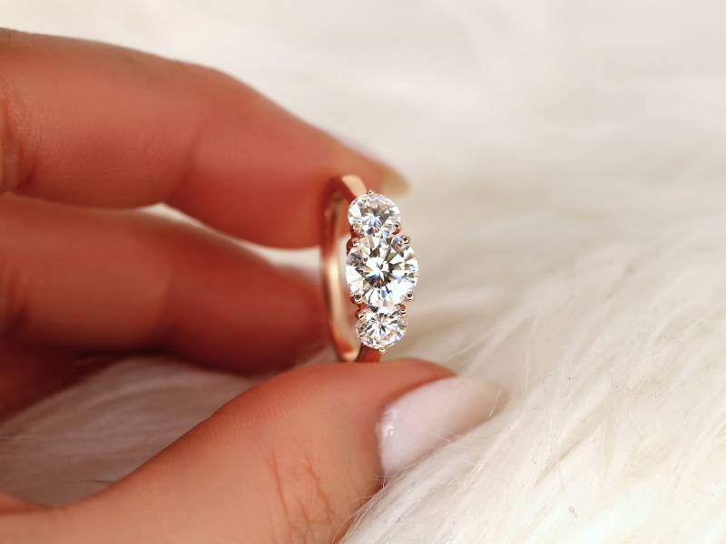 1.25Ct Tina 7 Mm 14Kt Moissanite Runder Drei-stein-Ring, 3-stein-Band, Runder Verlobungsring, Vergangenheit Gegenwart Zukunft von RosadosBox