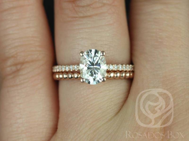 1.50Ct Darcy 8 X 6 Mm & Buddha 14Kt Moissanite Diamant Oval Solitär Braut Set, Verlobungsring Ehering Set von RosadosBox