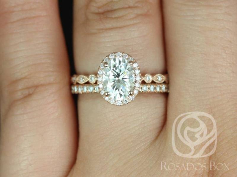 1.50Ct Gwen 8 X 6 Mm & Pernella 14Kt Moissanit Diamant Einzigartiges Halo Braut Set, Oval Ehering, Verlobungsring von RosadosBox