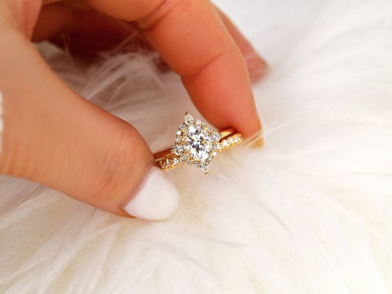 1.50Ct Maris 8 X 6 Mm 14Kt Gold Moissanite Diamant Stern Halo Braut Set, Einzigartiges Verlobungsring Ovales Ehering Jubiläumsgeschenk von RosadosBox