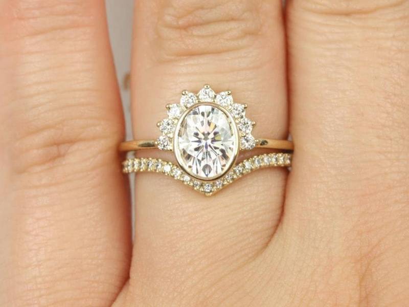 1.50Ct Oksana 8 X 6 Mm & Chevy 14Kt Gold Moissanite Diamant Oval Halb Halo Braut Set, Einzigartiger Ehering, Ovaler Verlobungsring, Jubiläumsgeschenk von RosadosBox