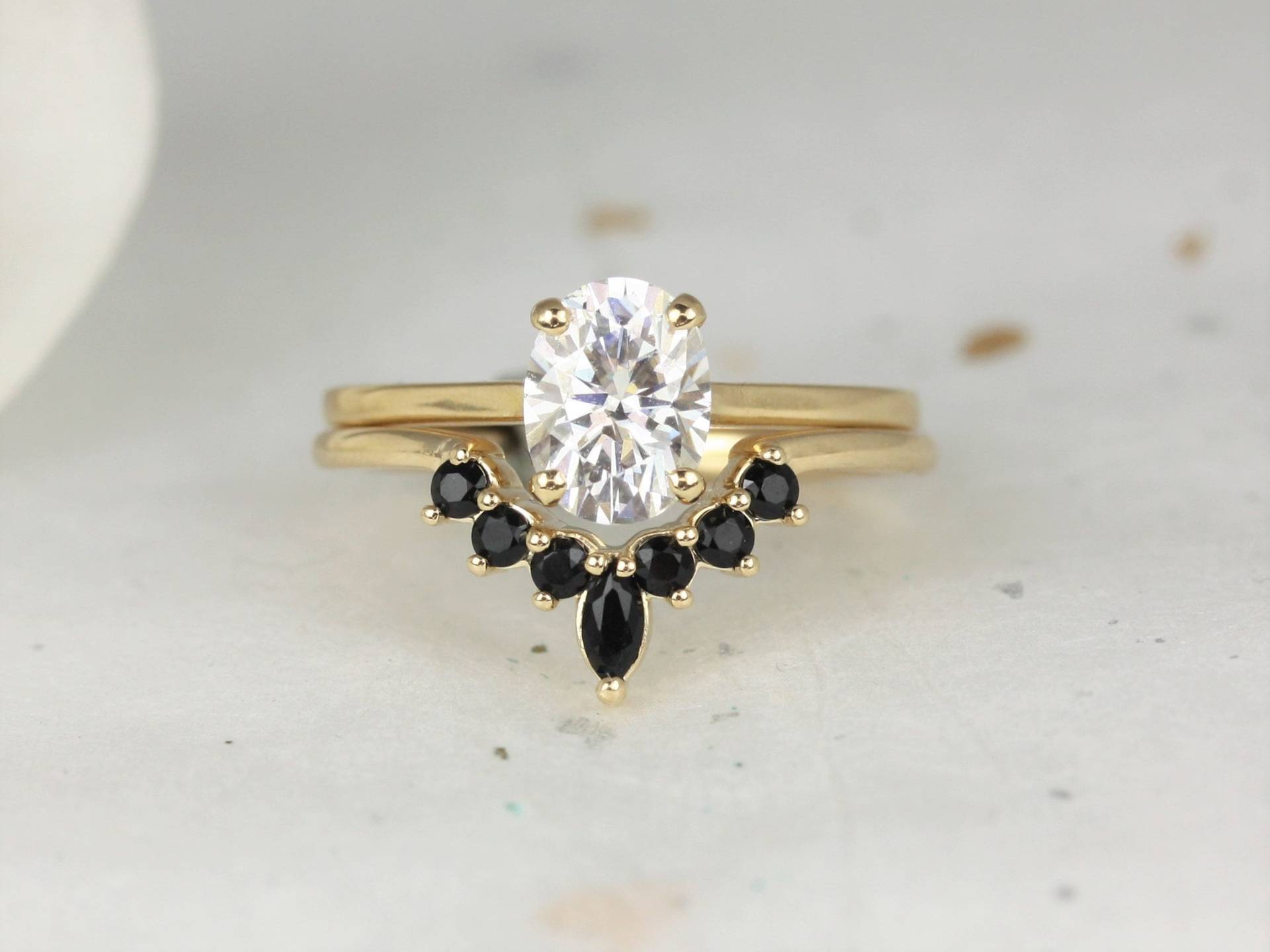 1.50Cts Delia 8 X 6 Mm & Marjorie 14Kt Gold Moissanite Onyx Oval Solitär Braut Set, Ovaler Solitärring, Art-Deco-Ehering, Einzigartiger Ring von RosadosBox