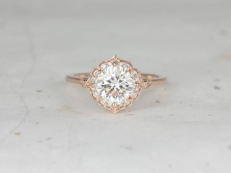 1.70Ct Lilie 7 Mm 14Kt Rose Gold Moissanit Diamant Ohne Milgrain Art Deco Drachen Set Kissen Halo Verlobungsring, Einzigartiger Ring von RosadosBox