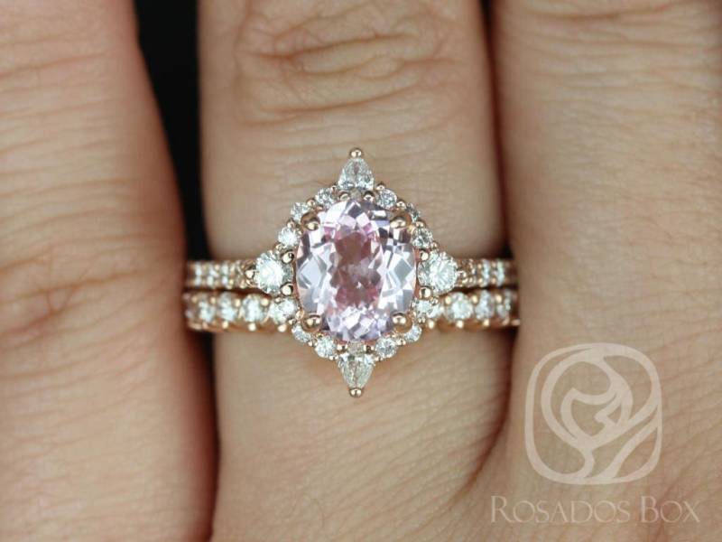 1.86Cts Oval Blush Champagne Spinell Diamanten Stern Halo Braut Set, 14Kt Rose Gold, Versandfertig Jadis von RosadosBox