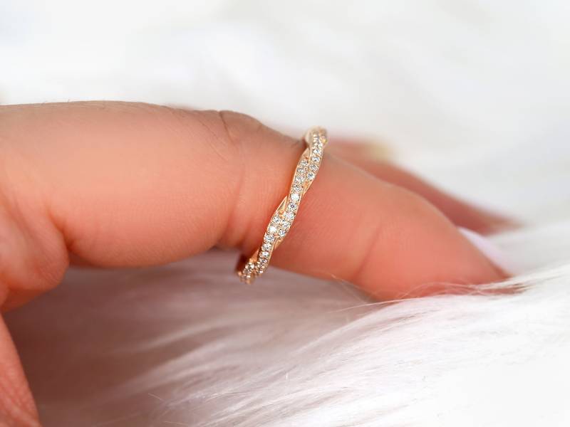 14Kt Passend Band Twyla Diamant Fast Eternity Ring, Diamant Twist Ring, Crossover Ring, Art Deco Band, Unikat Ehering, Jubiläum Ring von RosadosBox