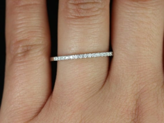 14Kt Randi 7, 5 Mm/8 Barra Kitana Diamant Halbweg Eternity Ring, Diamant Ehering, Petite Stacking Pave Ring von RosadosBox