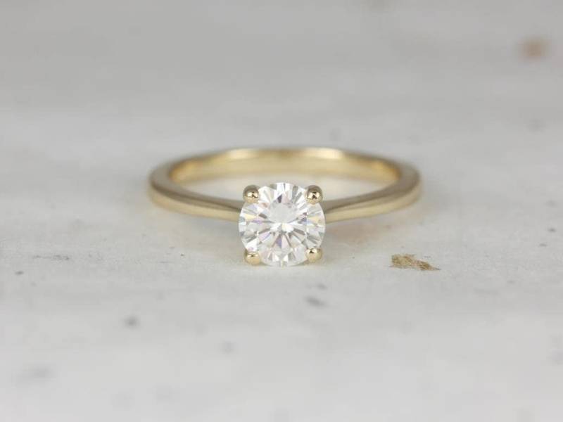 1Ct Skinny Flora 6, 5 Mm 14Kt Gold Runde Moissanite Zierliche Dünne Kathedrale Solitaire Verlobungsring 1Ct Skinny Flora 6, 5 Mm 14Kt Gold Runde Moissanite Zierliche Dünne Kathedrale Solitaire Verlobungsring von RosadosBox