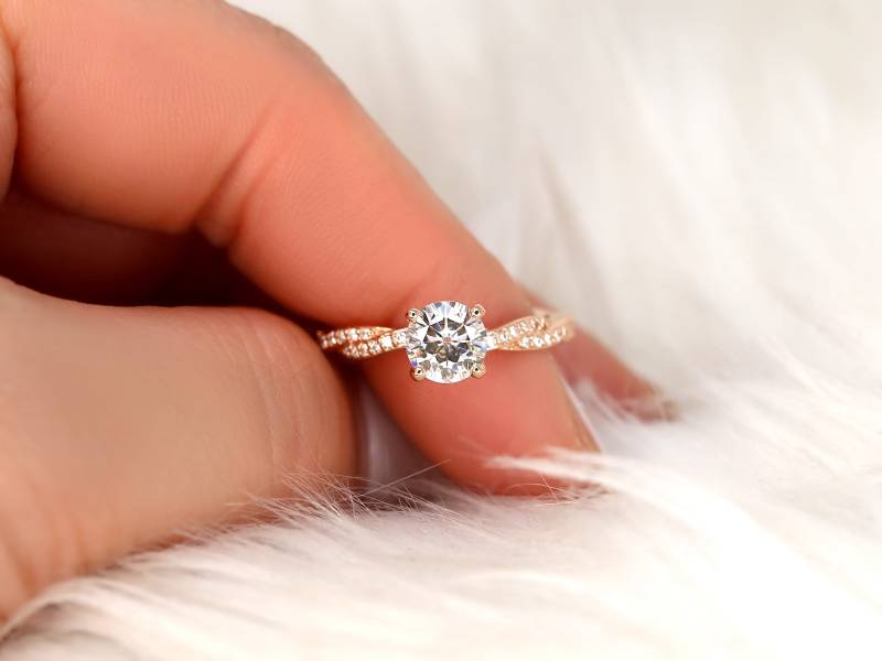 1Ct Twyla 6, 5 Mm 14Kt Gold Moissanite Diamant Crossover Rundschliff Ring, Einzigartiger Verlobungsring, Jubiläumsgeschenk, Ehering Im von RosadosBox