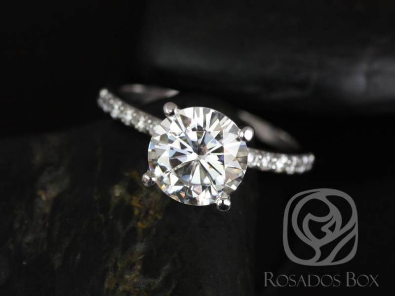 2.25Ct Sarah 8.5 Mm 14Kt Gold Rund Moissanite Diamant Akzent Minimalist Zierliche Runde Solitär Verlobungsring von RosadosBox