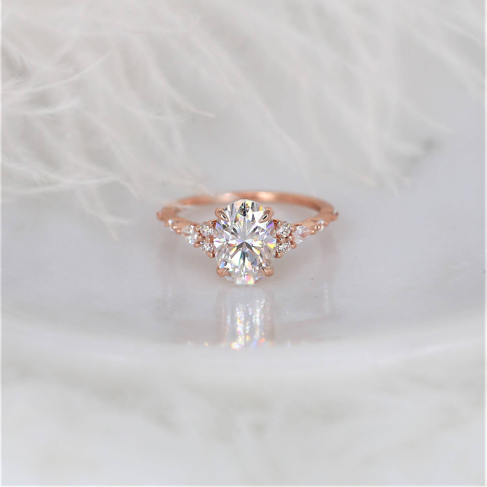 2.50Ct Aspen 10x7mm 14Kt Roségold Moissanit Diamant Minimalist Oval Cluster Verlobungsring, Zierlicher Einzigartiger Art Deco Ovaler Ring, Ring von RosadosBox