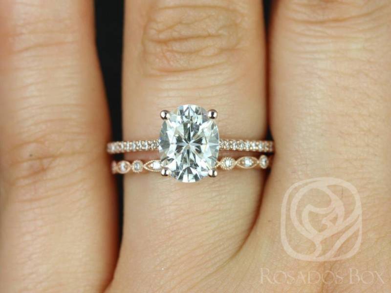 2Ct Blake 9 X 7 Mm & 14Kt Moissanit Diamant Oval Braut Set, Solitär Mit Akzenten, Verlobungsring Ehering Set von RosadosBox