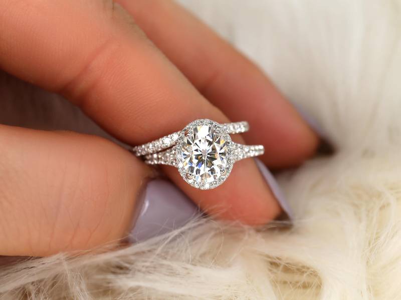 2Ct Clarise 9 X 7 Mm 14Kt Moissanite Diamant Mermaid Split Schaft Braut Set, Einzigartiger Ehering, Oval Brautring, Halo Verlobungsring von RosadosBox