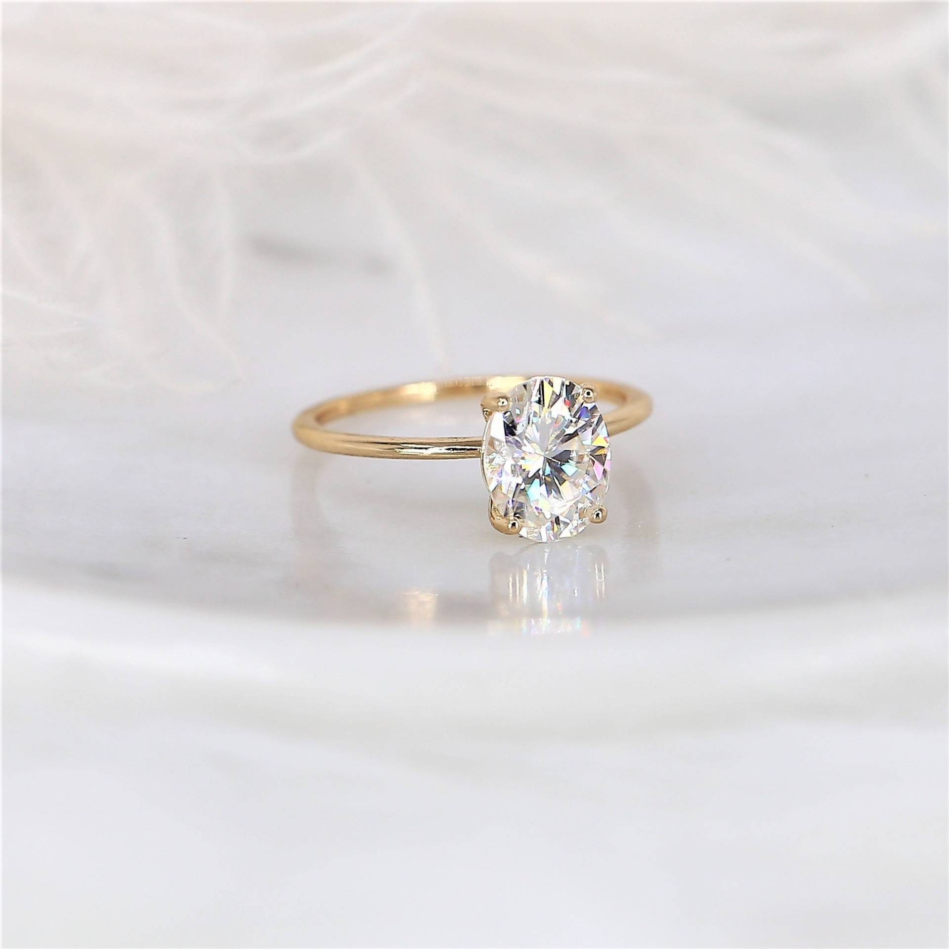 2Ct Layla 9x7mm 14Kt Gold Moissanite Minimalist Ultra Zierliche Oval Solitär Verlobungsring, Jubiläum Geschenk, Ehering von RosadosBox