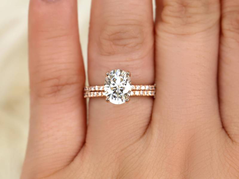 2Ct Sale Versandfertig Hillary 9 X 7 Mm 14Kt Rose Gold Fb Moissanite Diamant Korb Oval Braut Set, Jubiläumsring, Ovales Verlobungsring Set von RosadosBox