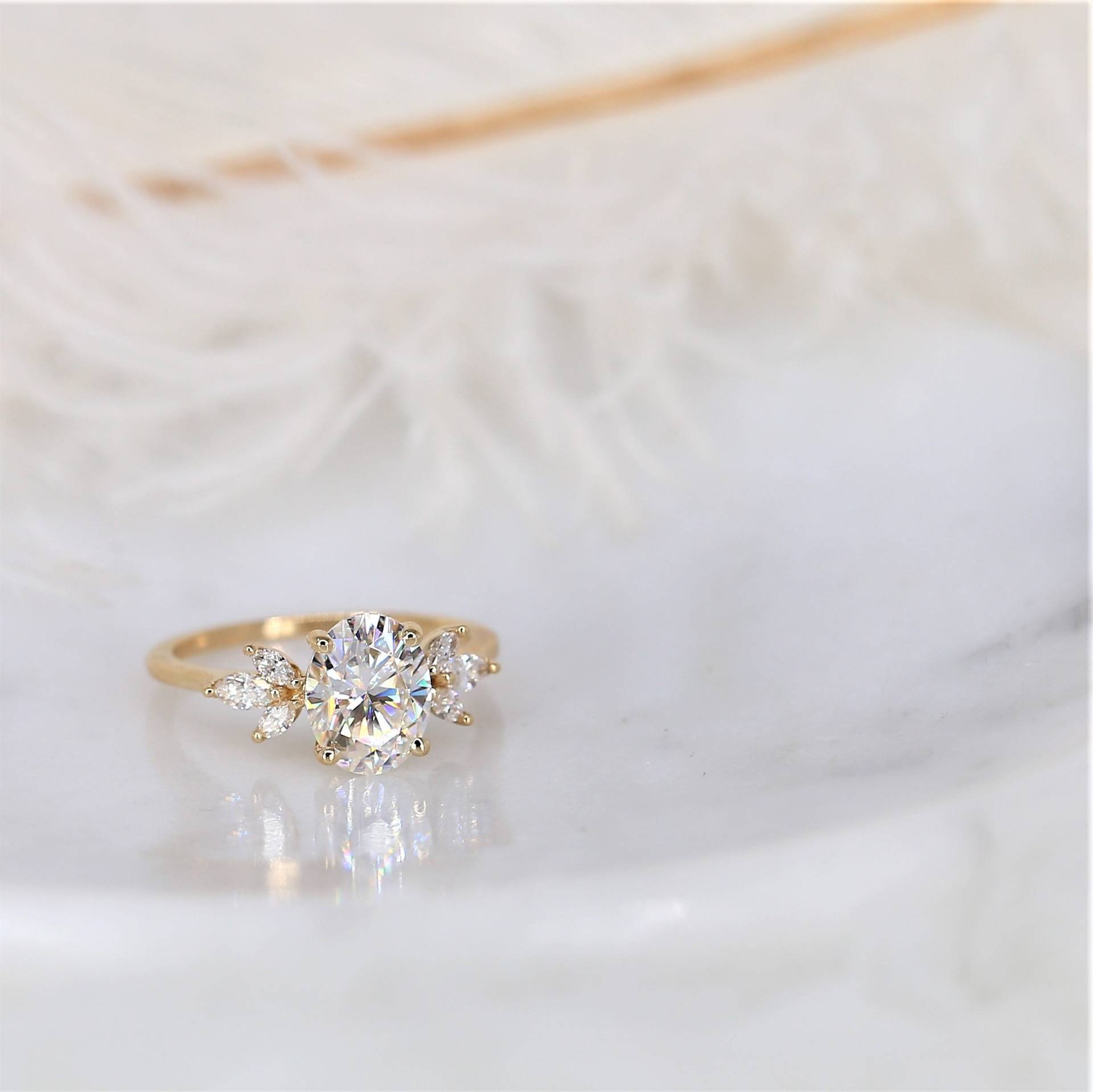 2Ct Terah 9x7mm 14Kt Gold Moissanite Diamant Marquise Einzigartiger Cluster Ring, Art Deco Ovaler Verlobungsring, Ring von RosadosBox