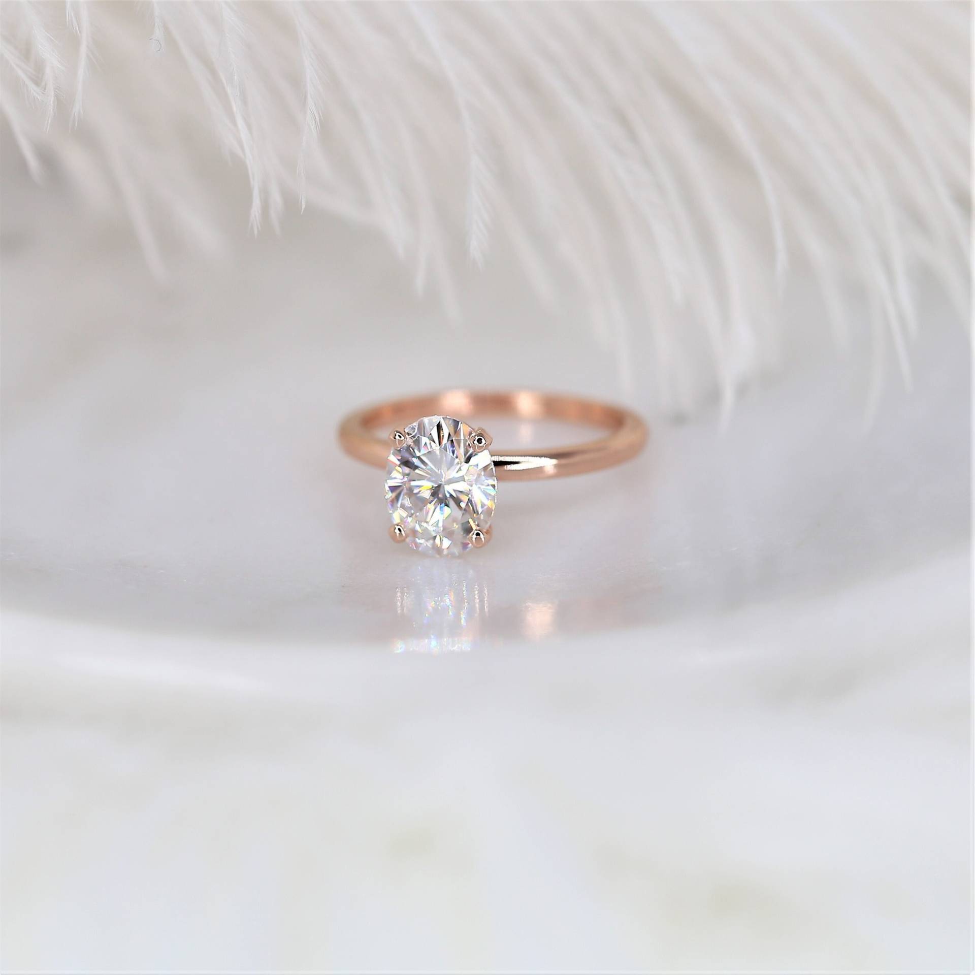 2Ct Versandfertig Dakota 9x7mm 14Kt Rose Gold Forever One Def Moissanite Zierliche Minimalist 4 Zacken Oval Solitär Verlobungsring von RosadosBox