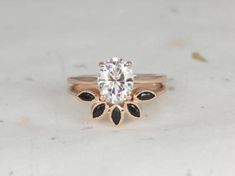 2Cts Delia 9 X 7 Mm & Petunia 14Kt Gold Moissanite Onyx Oval Solitär Braut Set, Art Deco Ring, Einzigartiger Ehering, Jubiläumsgeschenk von RosadosBox