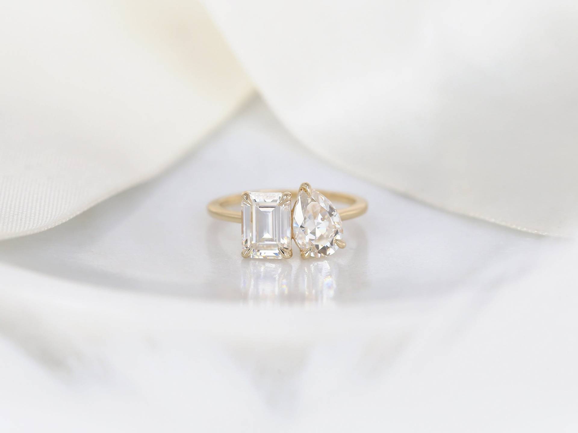 3.25Cts Gemini 8x6mm + 9x6mm 14Kt Gold Moissanite Toi Et Moi Ring, Zwei Stein-Verlobungsring, Versprechensring, Jubiläumsring, Einzigartiger Ring von RosadosBox