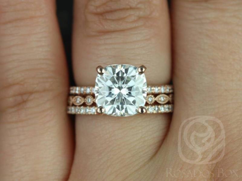 3.30Ct Heidi 9 Mm & Gwen 14Kt Moissanite Diamant Art Deco Kissen Solitär Trio Braut Set, Ehering Verlobungsring von RosadosBox