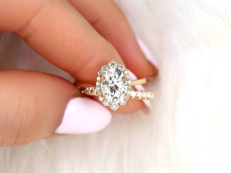 2Ct Electra 9 X 7 Mm 14Kt Moissanit Diamant Einzigartige Halo Braut Set, Schild Ring Oval Ehering, Verlobungsring von RosadosBox