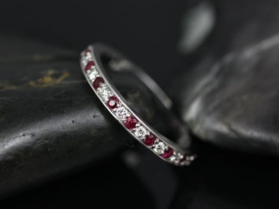 Grace 18Kt Weißgold Rubin & Diamant Ohne Milgrain Halbseitiger Eternity Ring von RosadosBox