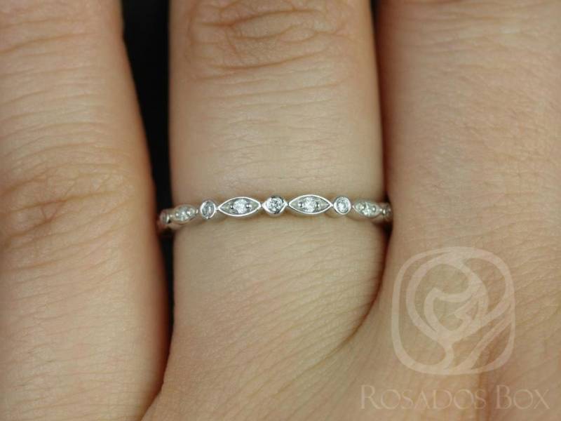 Gwen 14Kt Ohne Milgrain Art Deco Diamant Fast Eternity Ring, Zierlicher Diamantring, Ehering, Jubiläumsgeschenk von RosadosBox
