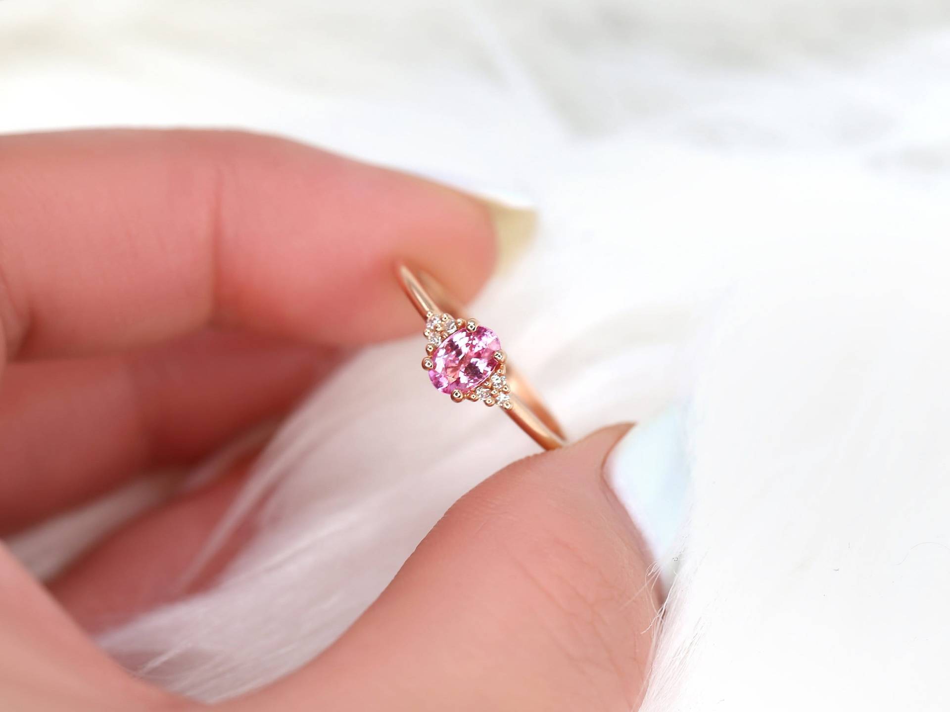 Juniper 6x4mm 14Kt Roségold Saphir Diamant Oval Cluster Ring, Rosa Verlobungsring, September Birthstone von RosadosBox