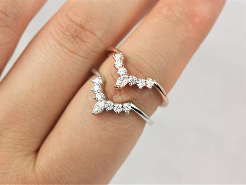 Marjorie 14Kt Gold Moissanite Nesting Ring, Gebogener Ehering, Konturierter Einzigartiger Stapelring, Schattenring, Jubiläumsgeschenk, Geschenk Für von RosadosBox