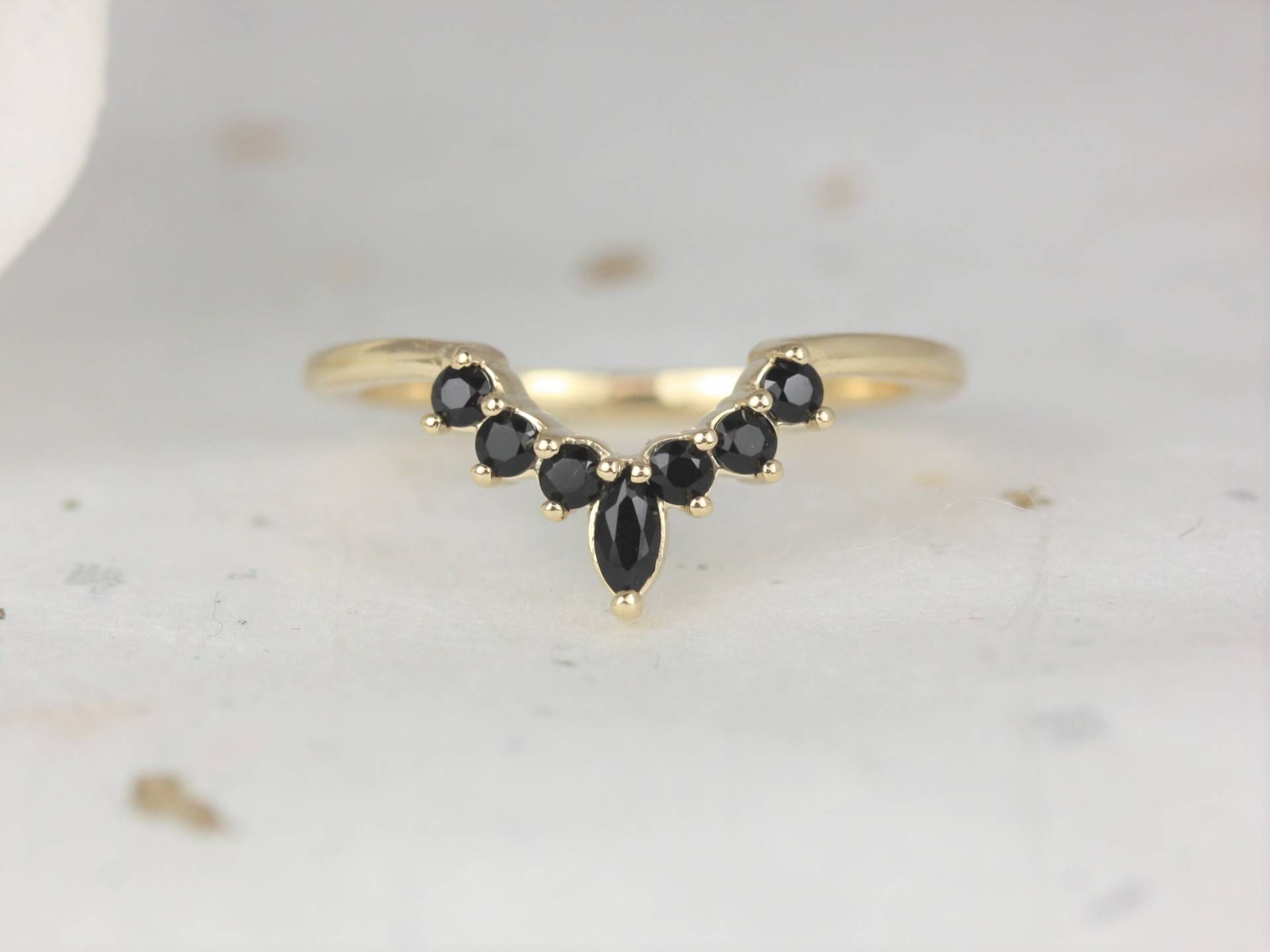 Marjorie 14Kt Gold Schwarzer Onyx Nesting Ring, Konturierter Geschwungener Einzigartiger Ehering, Jubiläumsgeschenk, Stapelring von RosadosBox