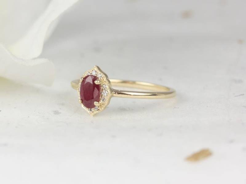 Mini Mae 6 X 4 Mm 14Kt Gold Rubin Diamant Zierliche Art Deco Oval Halo Mit Milgrain Ring von RosadosBox