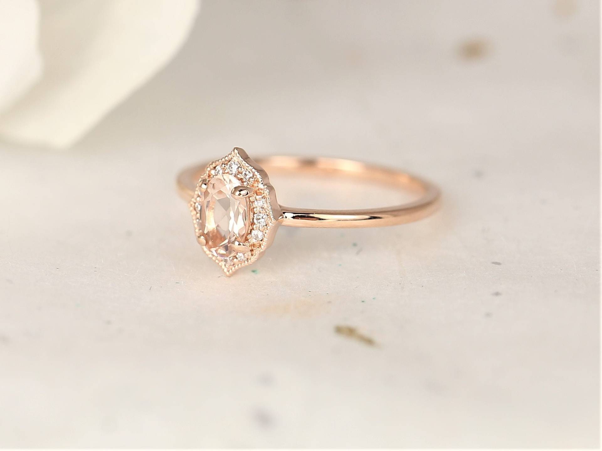 Mini Mae 6x4mm 14Kt Rose Gold Morganit Diamant Dainty Art Deco Einzigartige Oval Halo Mit Milgrain Ring von RosadosBox