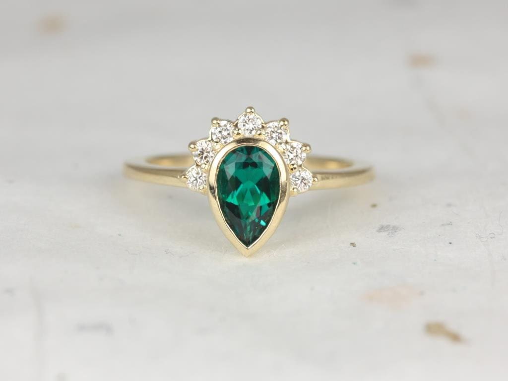 Oana 8 X 5 Mm 14Kt Gold Grün Smaragd Diamant Moderne Lünette Halbmond Einzigartige Birne Ring, Mai Birthstone, Birthstone Schmuck von RosadosBox