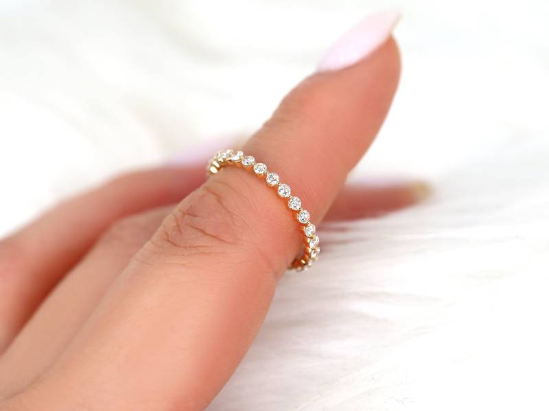 Petite Naomi 14Kt Rose Gold Diamant Fast Eternity Ring, Single Prong Zierlicher Ehering, Jubiläumsgeschenk von RosadosBox