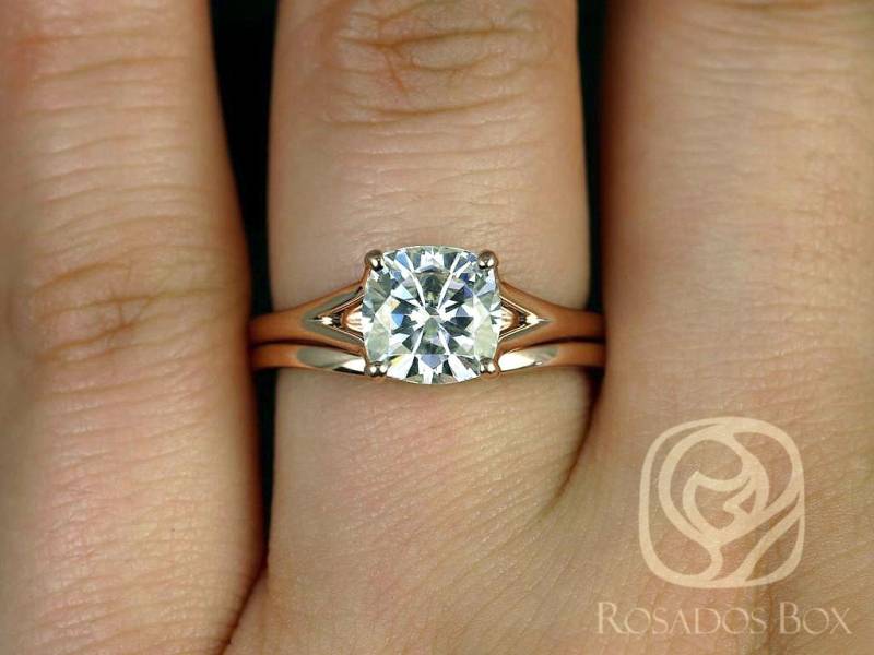 Rosados Box Versandbereit Khaleesi 7, 5 Mm 14Kt White Gold Kissen Moissanite Split Kathedralen-Hochzeits-Set Ringe von RosadosBox