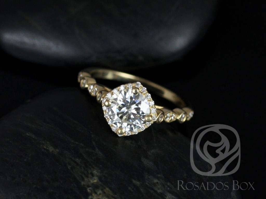 Sale Bereit Zum Versand Quinn 7mm 14Kt Gold Fb Moissanite Diamant Ohne Milgrain Art Deco Halo Kite Kissen Verlobungsring von RosadosBox