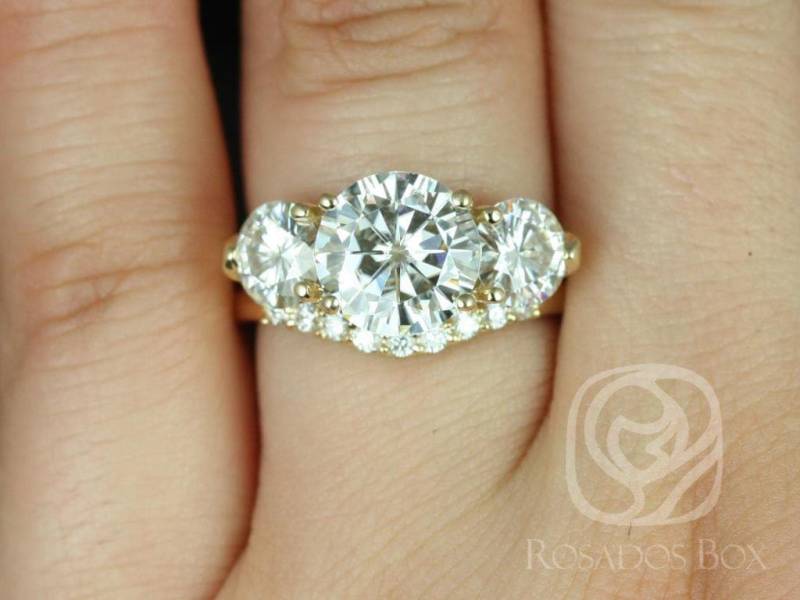 Sale Rosados Box Bereit Zu Schiff Carla 9 & 6 Mm 14Kt Gold Runde Fb Moissanit Und Diamant 3 Stein Hochzeit Ring Set, Drei Eheringe von RosadosBox