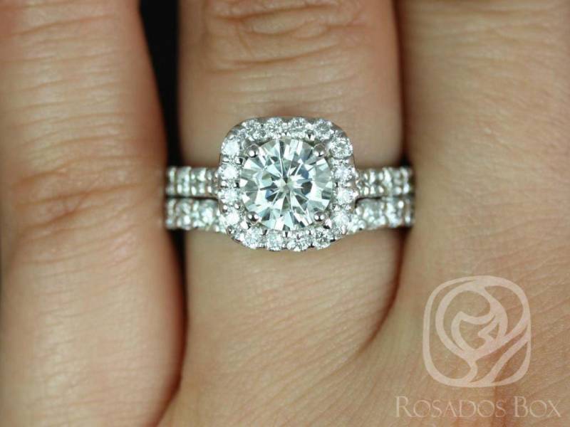 Sale Rosados Box Versandfertig Trisha 7 Mm 14Kt Weißgold Runde Fb Moissanit Diamant Kissen Halo Hochzeit Set Ringe von RosadosBox