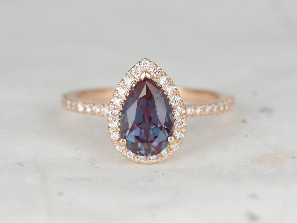 Toni 9 X 6 Mm 14Kt Rose Gold Alexandrit Diamant Zierliche Birne Halo Ring, Birne Verlobungsring, Pave Ring, Juni Birthstone von RosadosBox