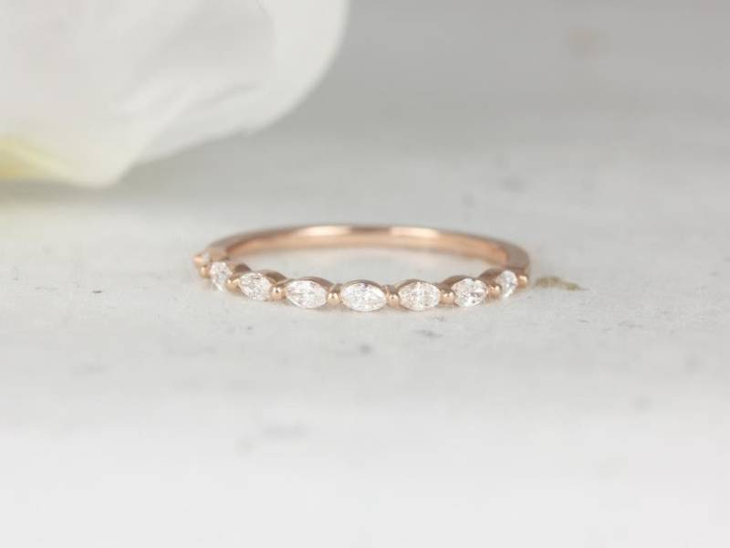 Ultra Petite Leona 14Kt Rose Gold Marquise Diamant Floating Single Prong Halfway Eternity Ring von RosadosBox